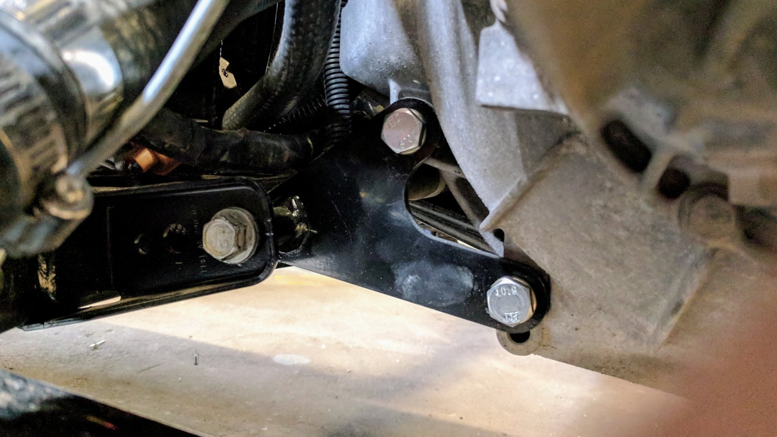 Combien de temps faut-il pour remplacer un support de transmission défectueux ?