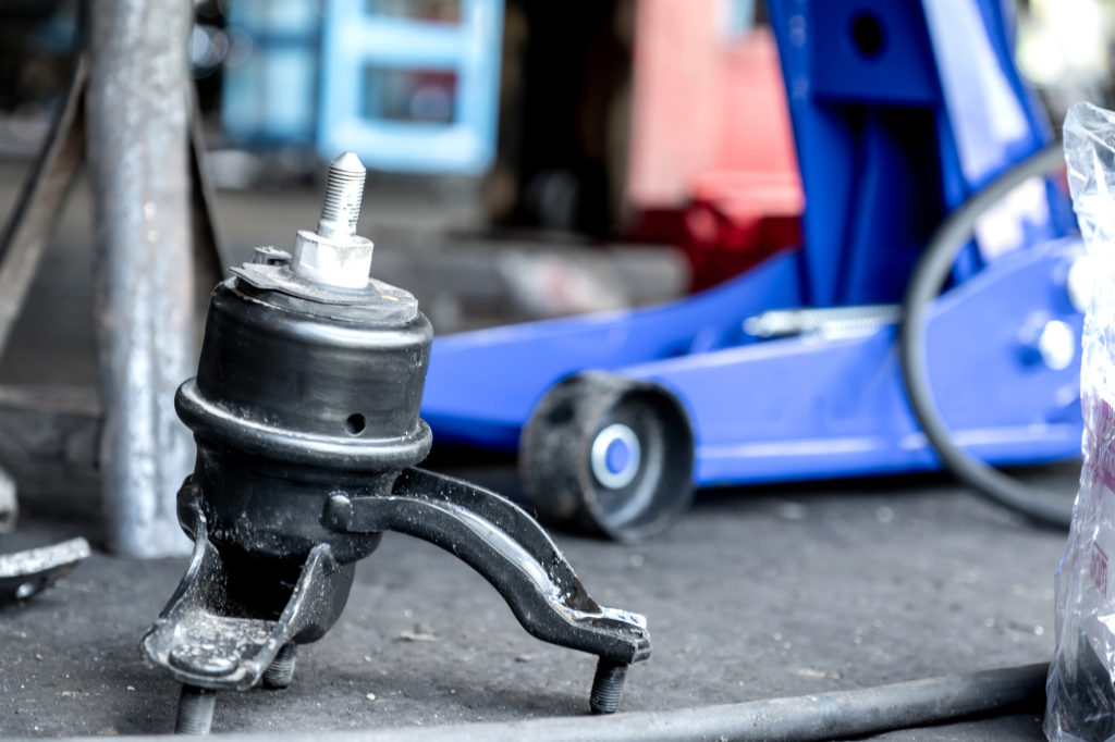 Est-il difficile de remplacer un support de transmission pour les bricoleurs ?
