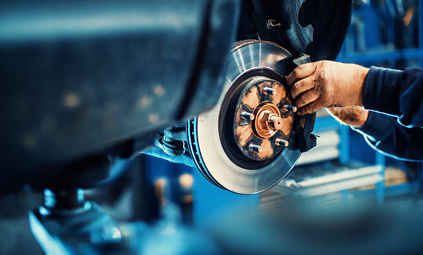 Matériaux courants utilisés dans le châssis et les pièces de carrosserie des véhicules – explication de l’acier, de l’aluminium et des plastiques